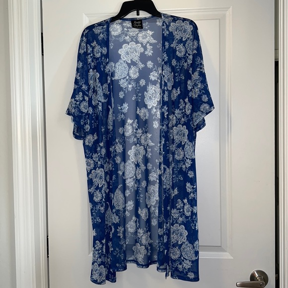 Kimono - Picture 1 of 11